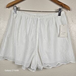 A New Day White Eyelet Embroidered Cotton Shorts Scallop Hem Women’s M NWT